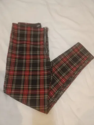 Pantalón mujer cuadros de Zara Talla L.
