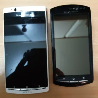 2 Cellulari: Sony Ericsson Xperia Arc e Neo