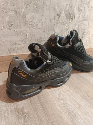 Nike Cortez Negras y Multicolor