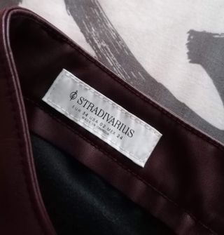 Falda pantalón efecto piel burdeos T.34