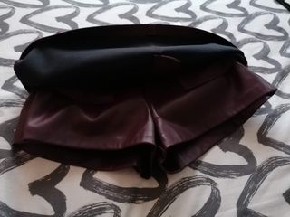 Falda pantalón efecto piel burdeos T.34