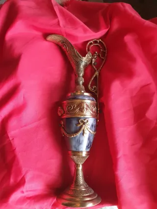 Vaso decorativo in pietra e metallo