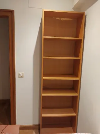 Estantería de madera IKEA