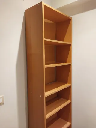 Estantería de madera IKEA