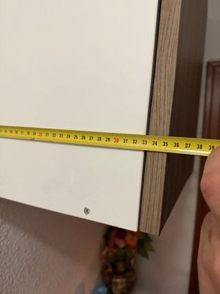 Armario de madera marrón