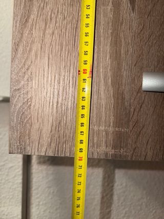 Armario de madera marrón