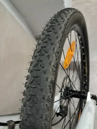 Bicicleta de Montaña Blanca y Negra