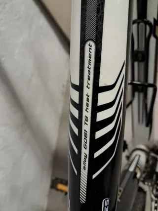 Bicicleta de Montaña Blanca y Negra