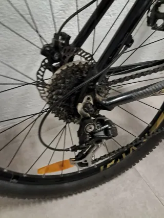 Bicicleta de Montaña Blanca y Negra