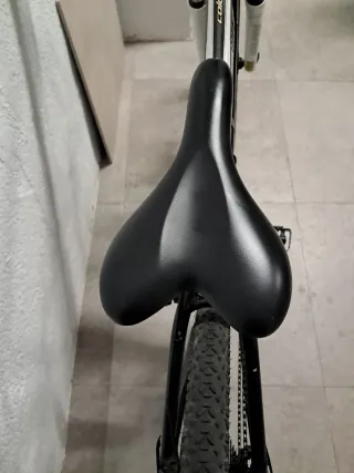 Bicicleta de Montaña Blanca y Negra