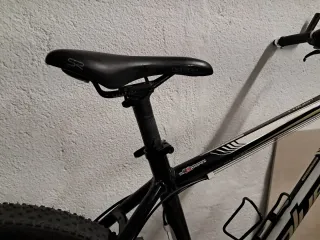 Bicicleta de Montaña Blanca y Negra