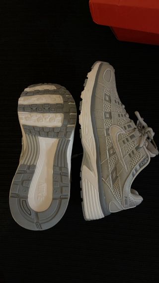 Sapatilhas Nike P-600 Cinza e Branco