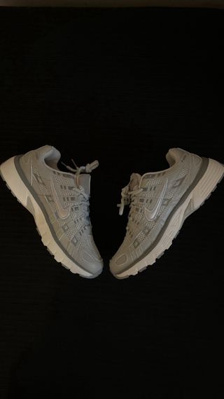 Sapatilhas Nike P-600 Cinza e Branco
