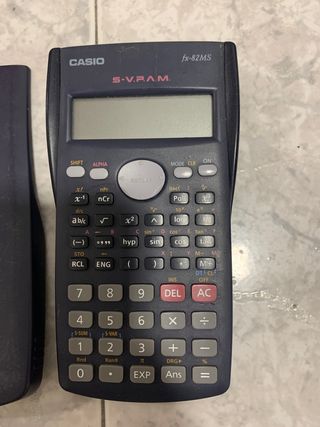 Calculadora Científica Casio fx-82MS
