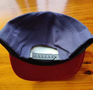 Gorra Vans Off The Wall Azul y Roja