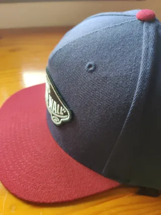 Gorra Vans Off The Wall Azul y Roja