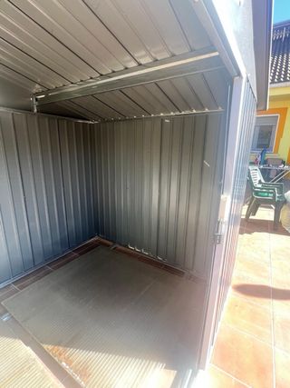 Caseta de jardín metálica gris