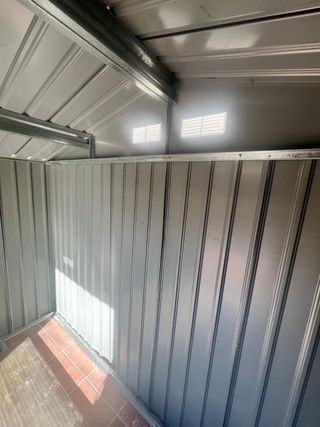 Caseta de jardín metálica gris