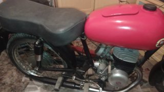 Moto Clásica Brio 110 Roja y Negra