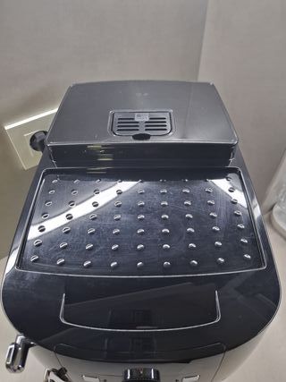 Cafetera Delonghi Magnífica S ECAM 21.117.B. Negra