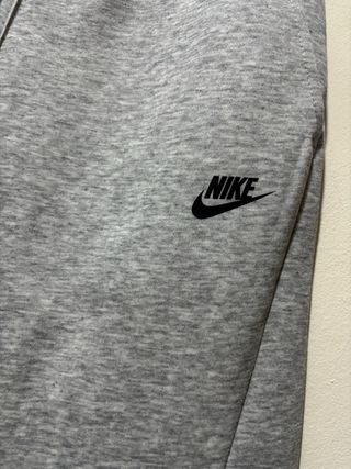 Pantalón Nike Tech Gris Talla M
