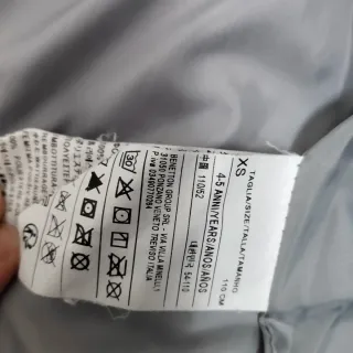 Chaqueta infantil azul con capucha