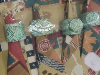 Conjunto 4 individuais, 4 Guardanapos, 4 argolas.