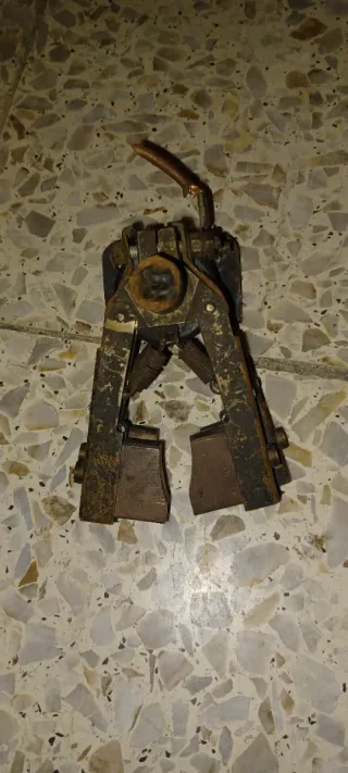 Porta escobillas para colector giratorio