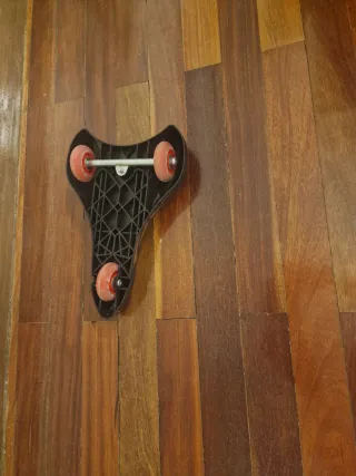 Monopatín triangular