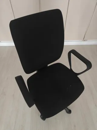 Silla de oficina negra