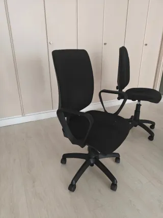 Silla de oficina negra