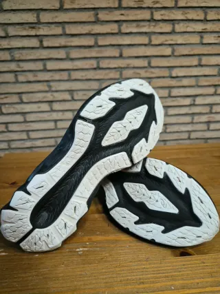 Zapatillas Asics Novablast 3 Hombre Negro/Blanco