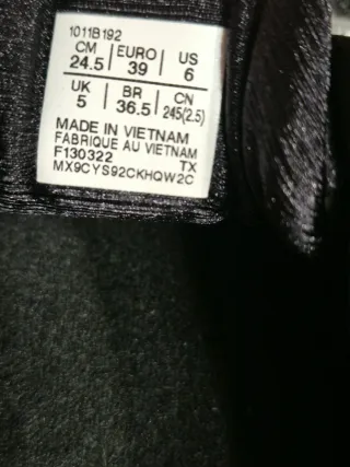 Zapatillas Asics Novablast 3 Hombre Negro/Blanco