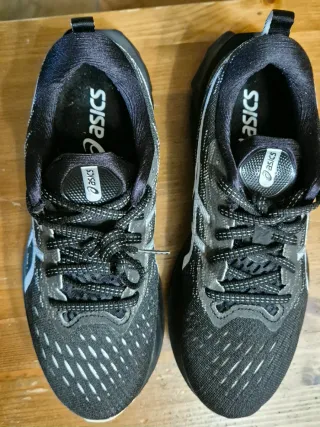 Zapatillas Asics Novablast 3 Hombre Negro/Blanco