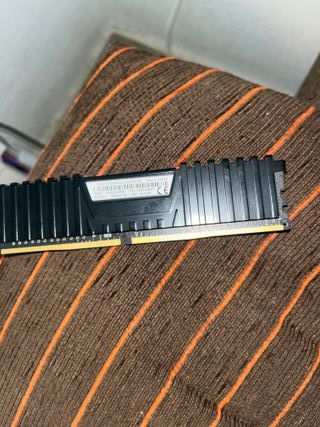 Memoria RAM Corsair Vengeance LPX DDR4 8GB