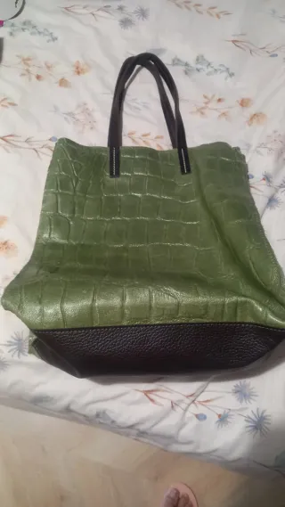 Bolso de piel verde y marrón