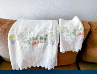 Cortinas de cocina blancas con estampado