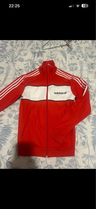 Chaqueta Adidas Roja con Rayas Blancas