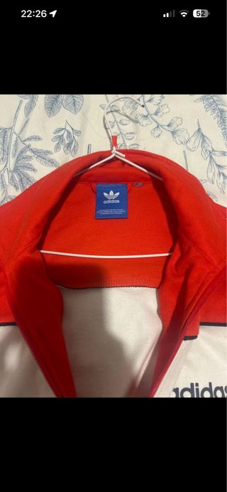 Chaqueta Adidas Roja con Rayas Blancas