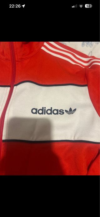 Chaqueta Adidas Roja con Rayas Blancas