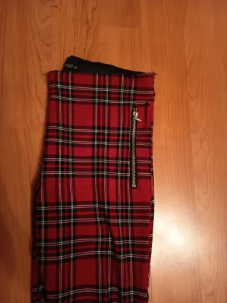 Pantalón de cuadros rojo