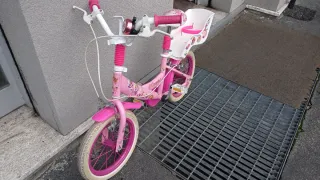 Bicicletta bambina rosa con cestino