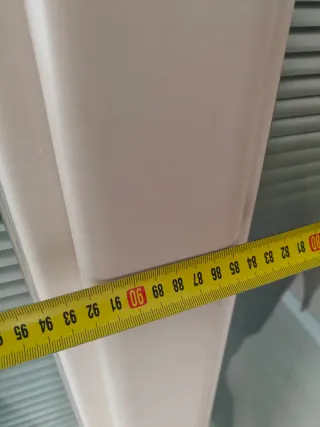 Mampara de madera y vidrio