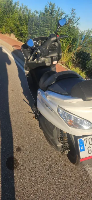 Yamaha Maxi Scooter Blanco