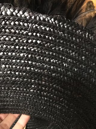 Sombrero de fiesta con plumas negras