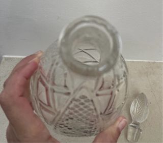 Decantador de vidro antigo lapidado