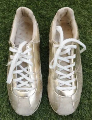 Deportivas doradas núm 39