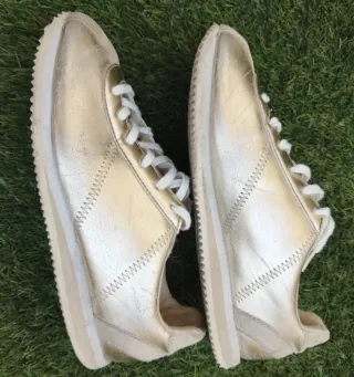 Deportivas doradas núm 39