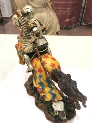 Figura caballero medieval a caballo
