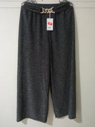 Pantalón ancho plateado con cinturón